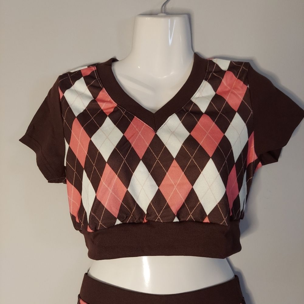 V Neck Argyle Pattern Tee & Skirt - Picture 2 of 10